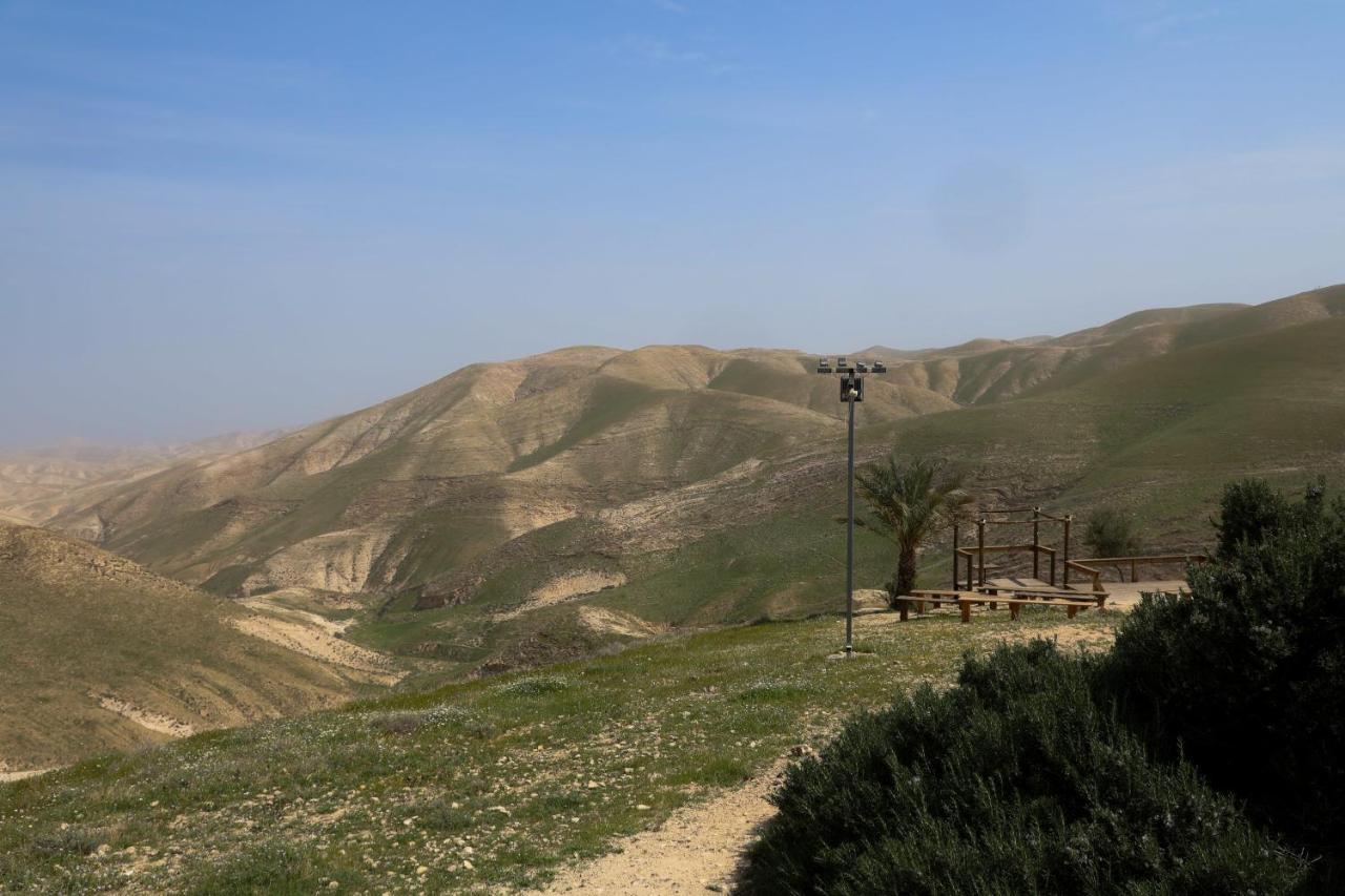 Genesis Land Desert Hospitality Kfar Adumim Екстериор снимка